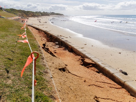 TorquayBackBeachSeaWall_Nov24.jpg