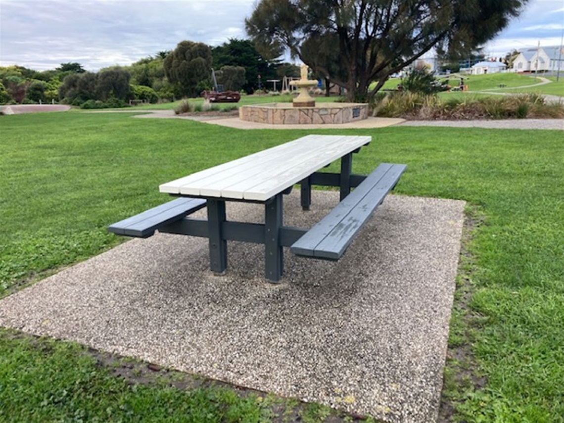 ApolloBay_tables.jpg